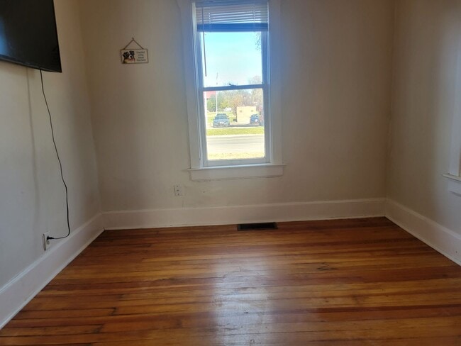 Building Photo - Charming 1910 Craftsman in the Heart of Downtown Longmont