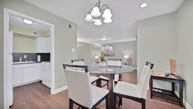 Building Photo - 7900 Westheimer Rd