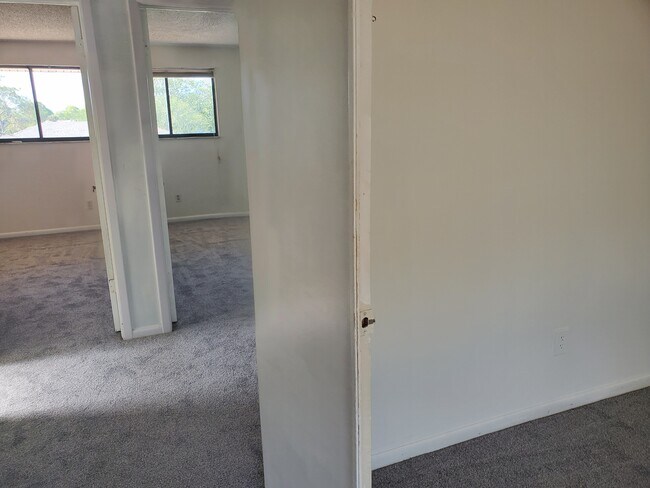 Building Photo - 4624 Landscape Dr