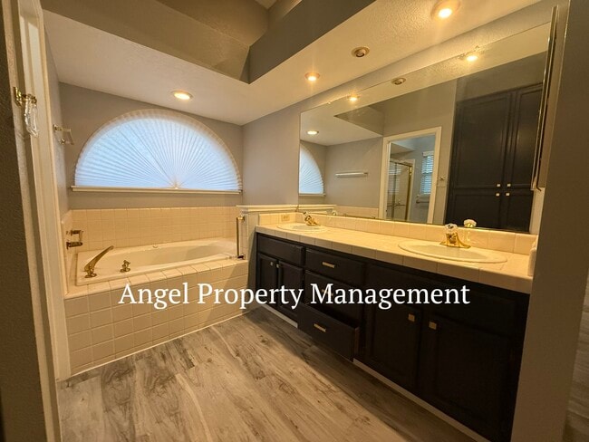 Building Photo - 9131 Brienne Way