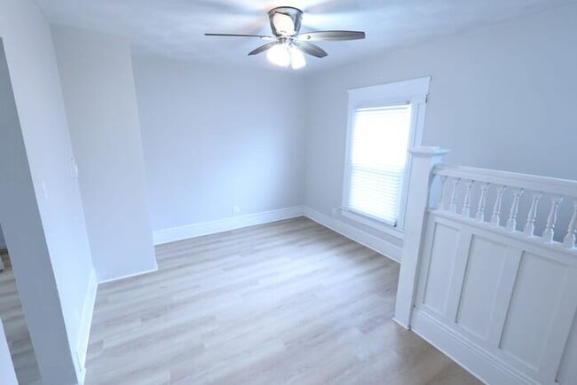 Building Photo - 686 East Ave