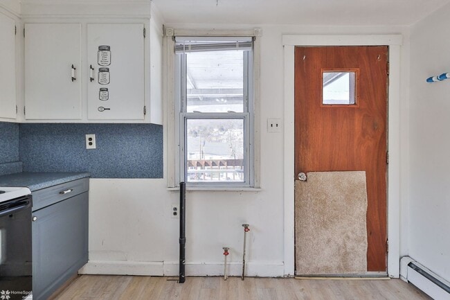 Building Photo - 50 W Catawissa St