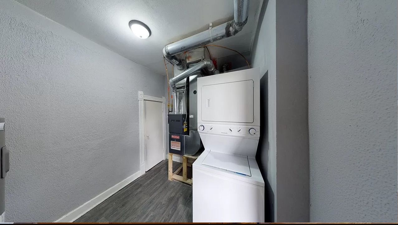 Building Photo - 1213 NE Lowry Ave