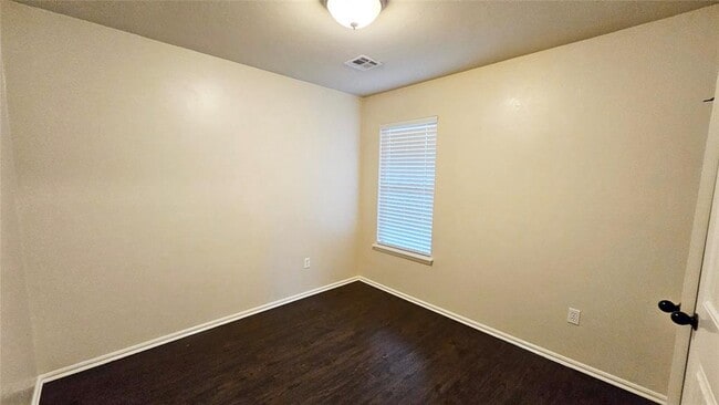 Building Photo - 811 Dogwood Ct