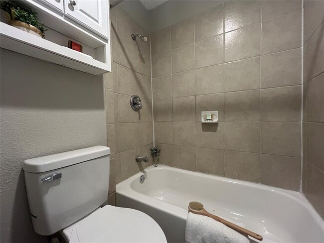 Building Photo - 6505 Arnold Dr