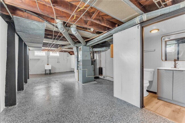 Building Photo - 24330 Glenforest Rd