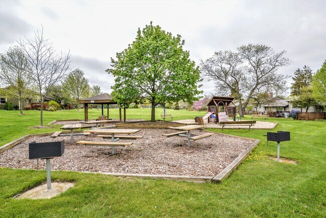 Building Photo - 2655 Whitewood St