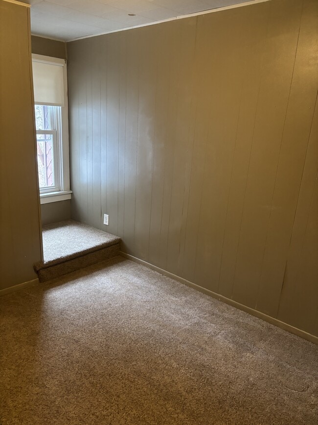 Building Photo - 2 S Vine St