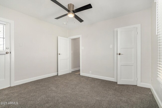 Building Photo - 423 E Crescent Ave