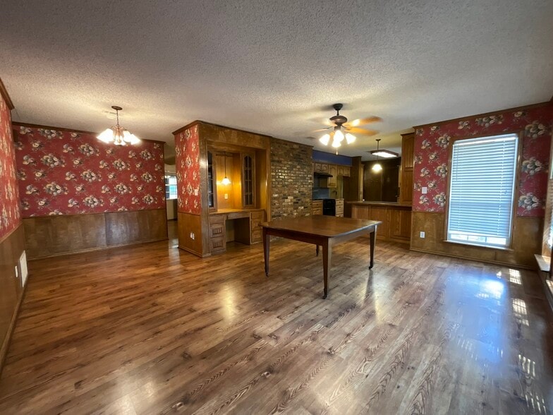 Building Photo - 711 VZ County Road 2411