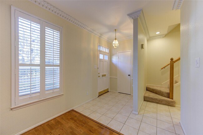 Primary Photo - 3660 Lake St