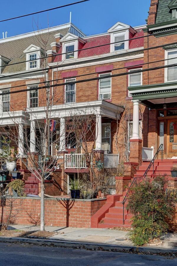 Building Photo - Phenomenal 3 Bedroom in Pleasant Petworth!...