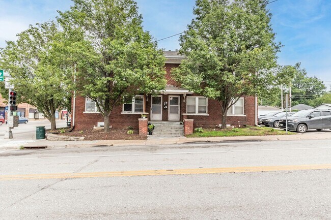 Building Photo - Beautiful 3 Bedroom Apartment | Downtown Benson