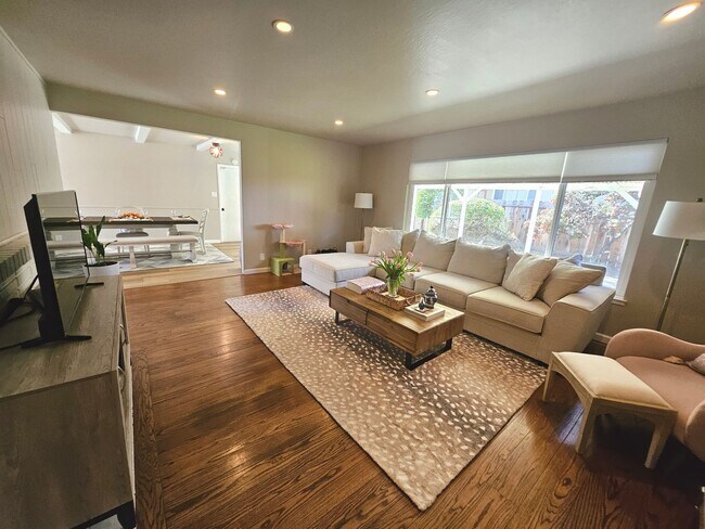 Building Photo - Charming Walnut Creek Ranch-Style Home