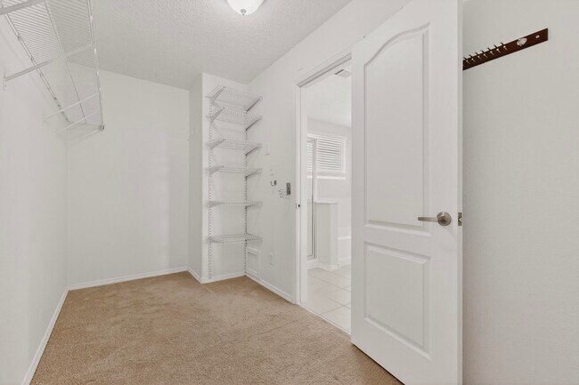 Building Photo - 2713 Violeta Cir SE