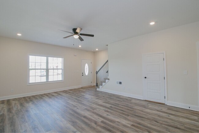 Building Photo - 550-C4 Peachers Mill Road