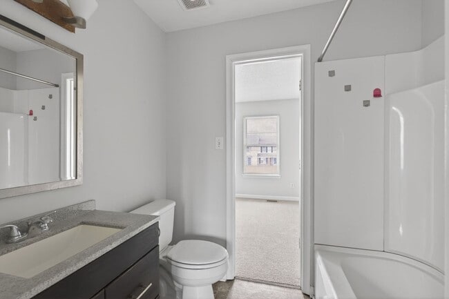 Building Photo - 2 bed 1.5 Bath Townhome in Indian Lakes