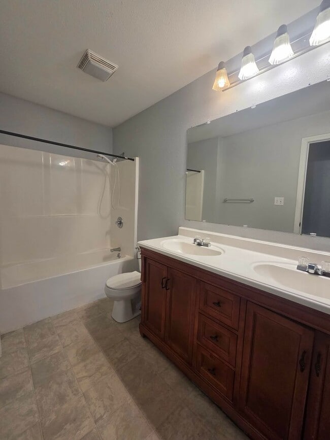 Building Photo - 906 Whitetail Ct