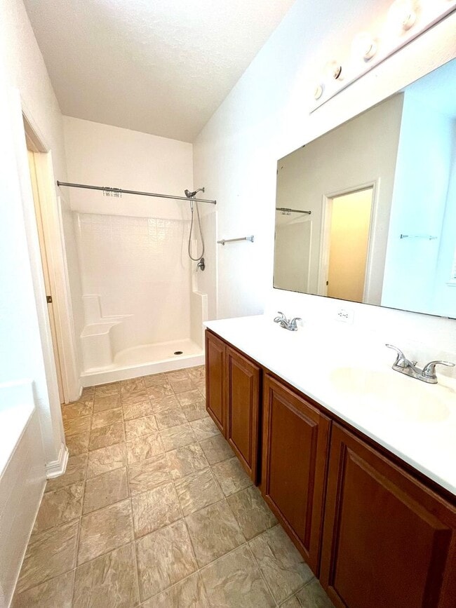 Building Photo - 5588 Sycamore Canyon Dr