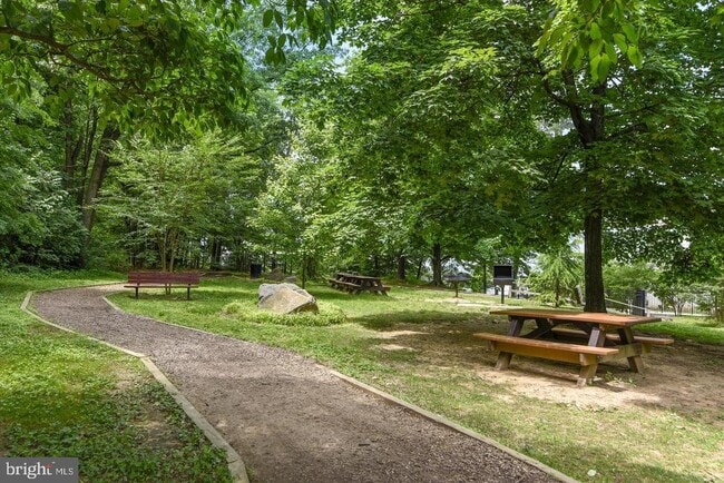 Building Photo - 8350 Greensboro Dr