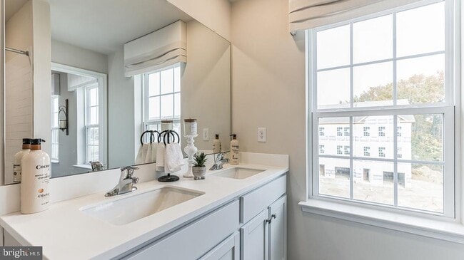 Building Photo - 212 Macoun Way