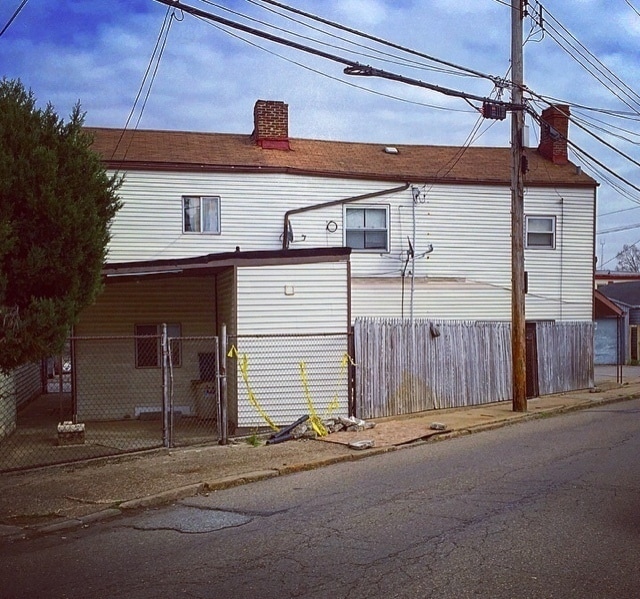 Building Photo - UPDATED 1 BEDROOM, 1 BATH HOME + OFFICE IN...