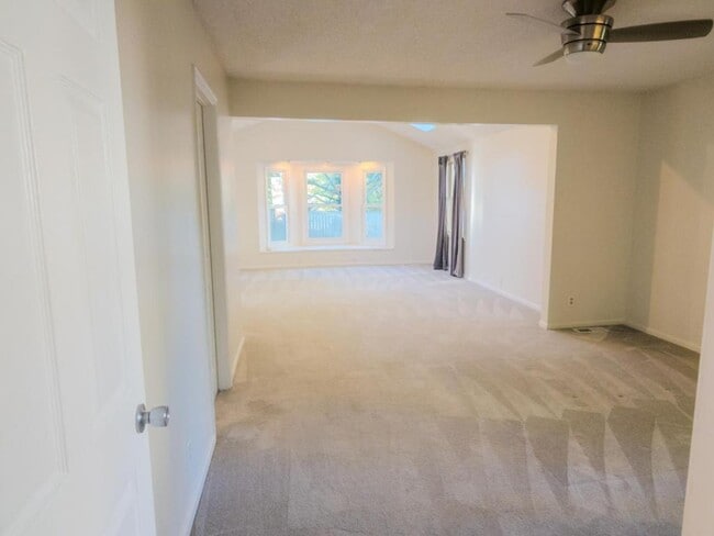 Building Photo - 122 Maxwell Dr