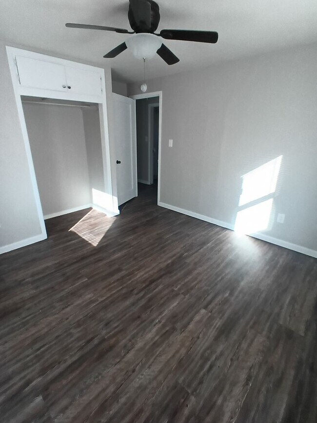 Building Photo - Cute Remodel - Midwest City Schools!