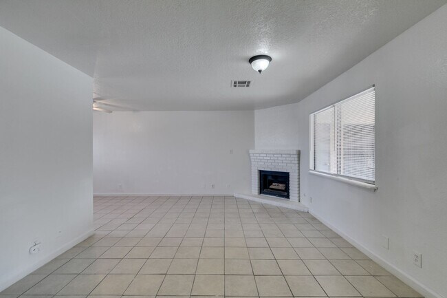 Building Photo - 6987 Mendon Ln