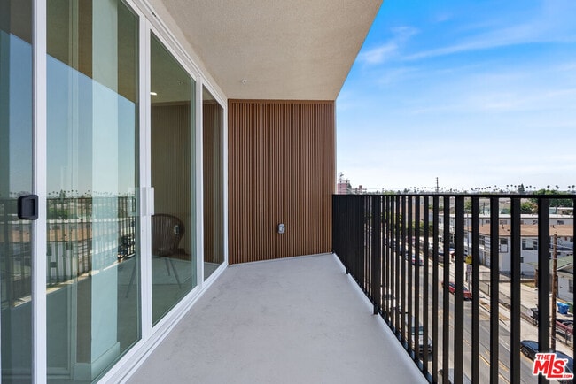 Building Photo - 1124 Normandie Ave