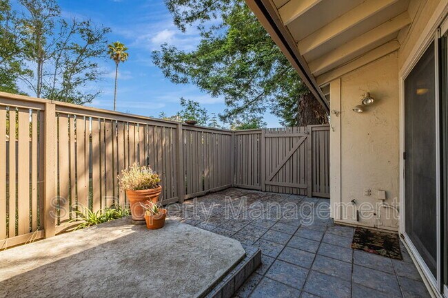Building Photo - 221 Palo Verde Terrace
