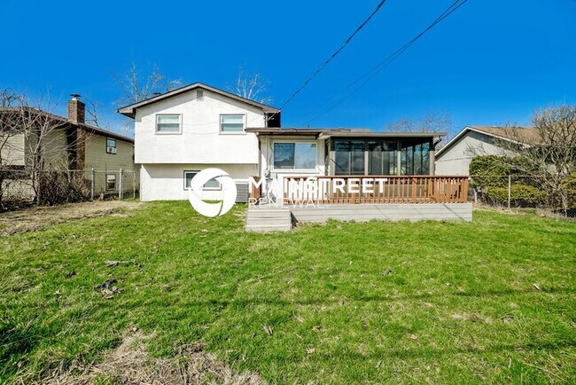 Building Photo - 4 Bedroom Pet-Friendly Home in Columbus, OH with Main Street Renewal