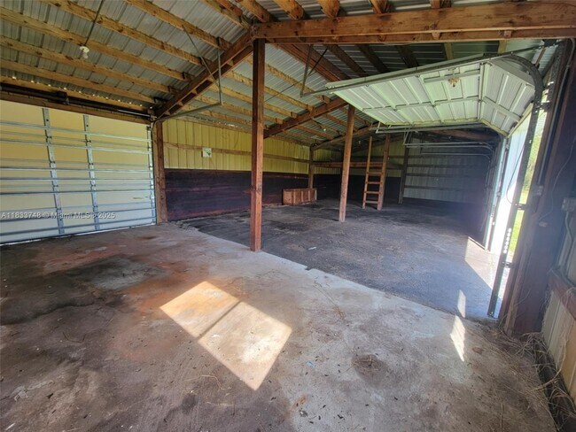Building Photo - 25 SW Appaloosa St