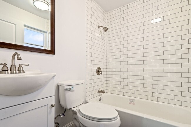 Building Photo - 2 Bed / 2 Bath House in Lincoln Heights is...