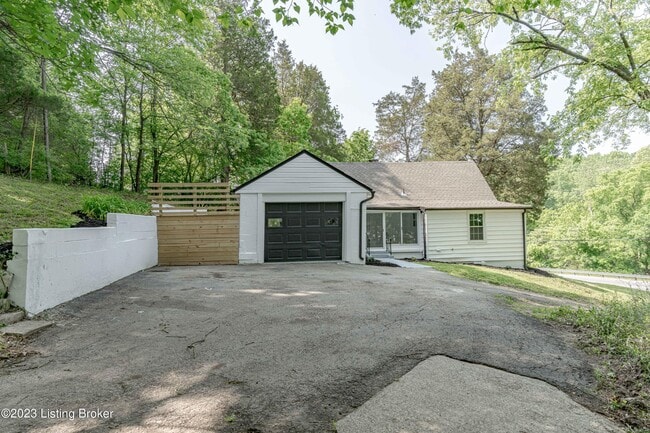 Building Photo - 1886 S Bardstown Rd