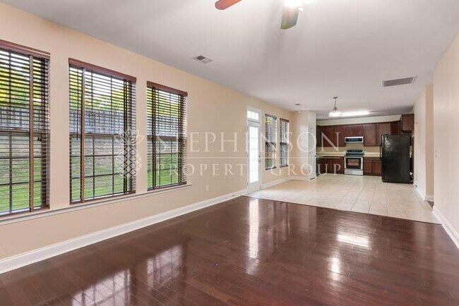 Building Photo - 405 Abbeydale Way