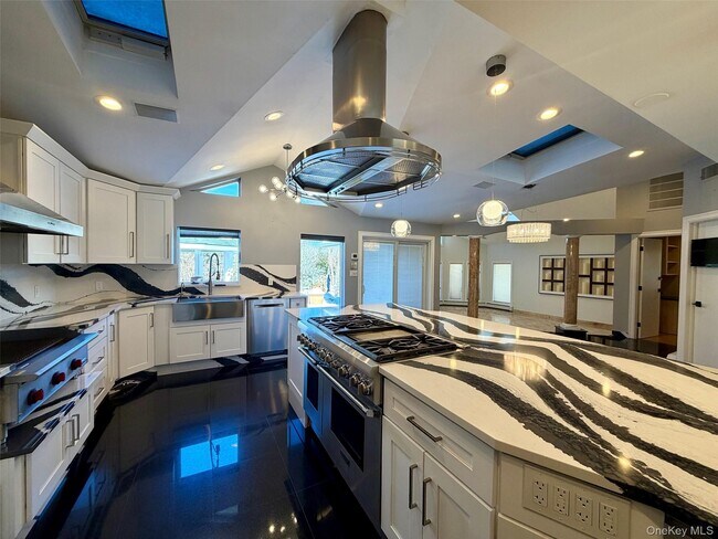 Building Photo - 5 Glen Hill Ct