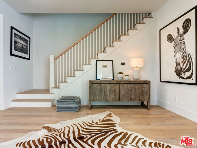 Building Photo - 744 N Almar Ave