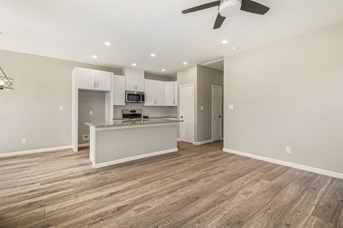 Building Photo - 4645 Larkspur St