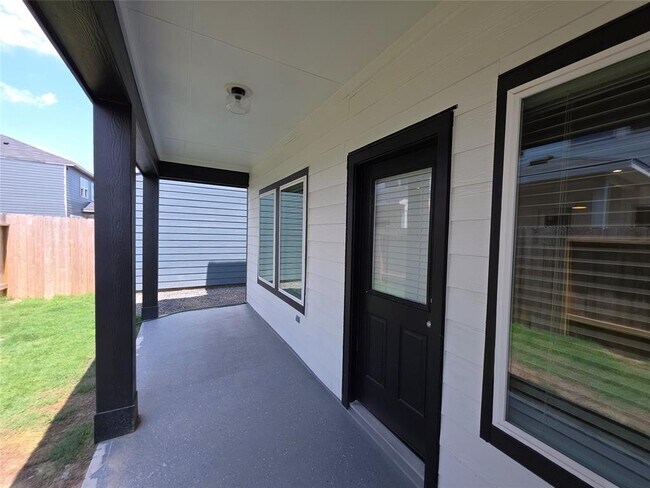 Building Photo - 3013 La Latina Dr