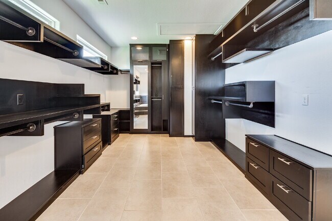 Building Photo - "Classy 3-Bed Oasis with Granite Touches &...