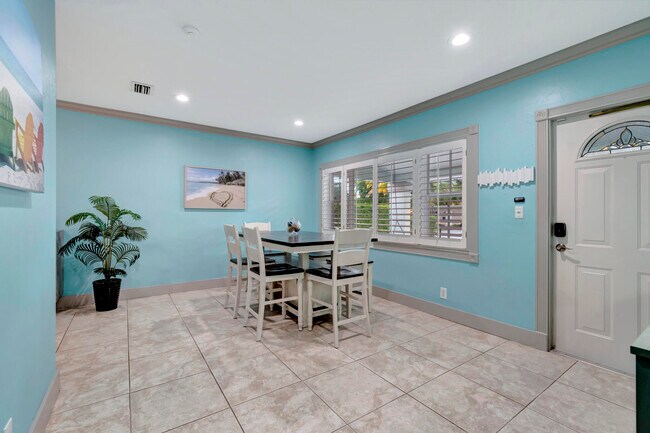 Building Photo - 310 Gulfstream Dr