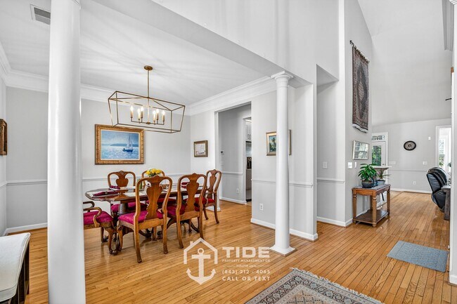 Building Photo - Spacious Retreat in Mt. Pleasant