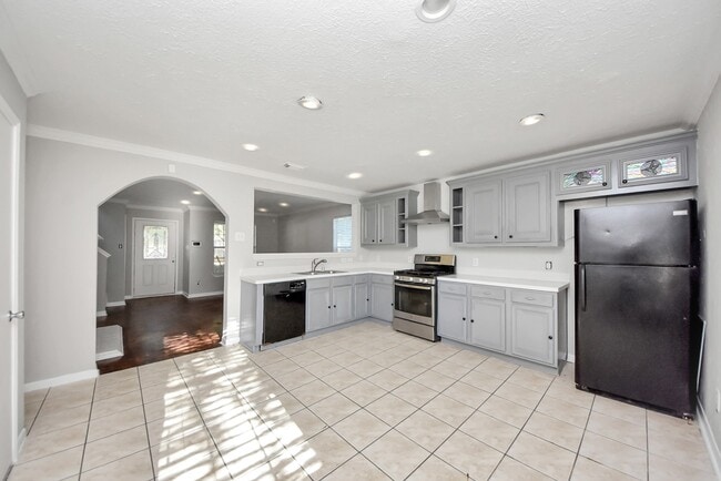 Building Photo - 19019 Remington Park Dr