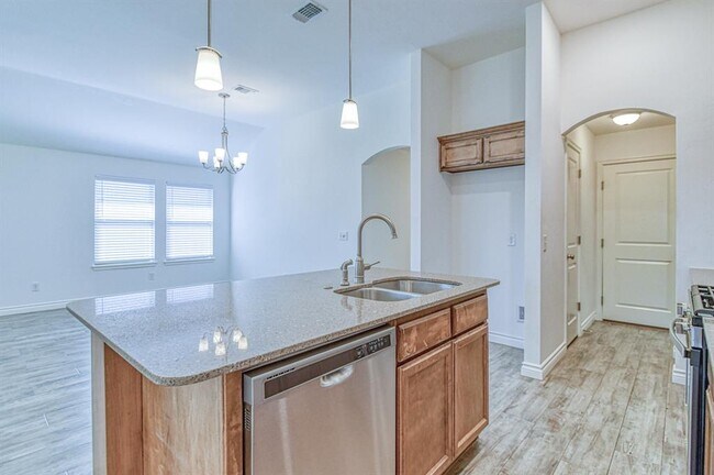 Building Photo - 15712 Bennett Dr