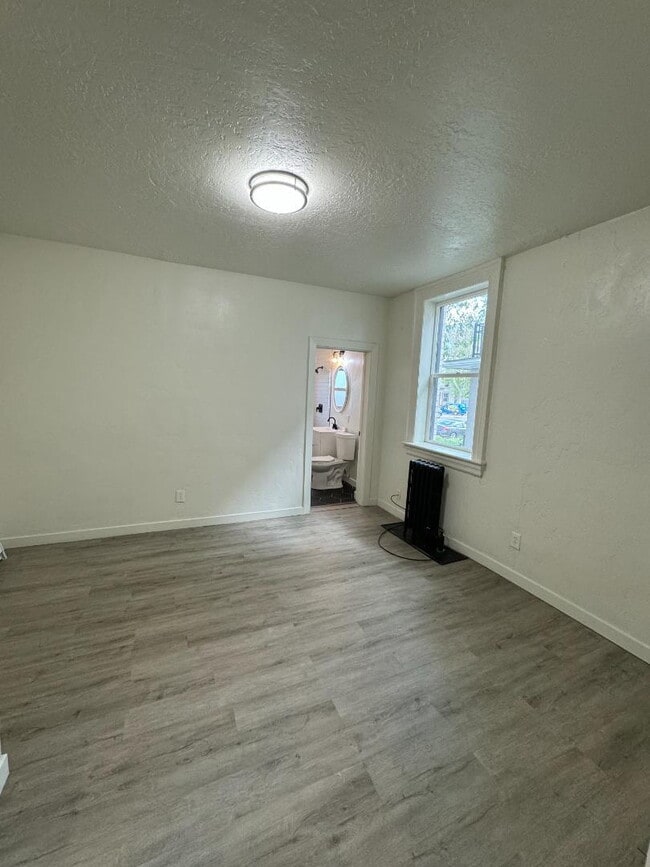Building Photo - Downtown SLC 1-Bed — Walkable, No Car Needed
