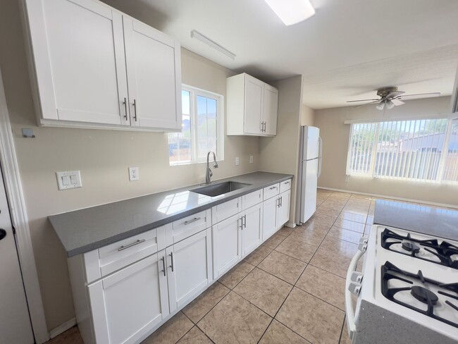 Building Photo - Newly Remodeled 3 bed/2 bath Manufactured Home located in NE Las Vegas!