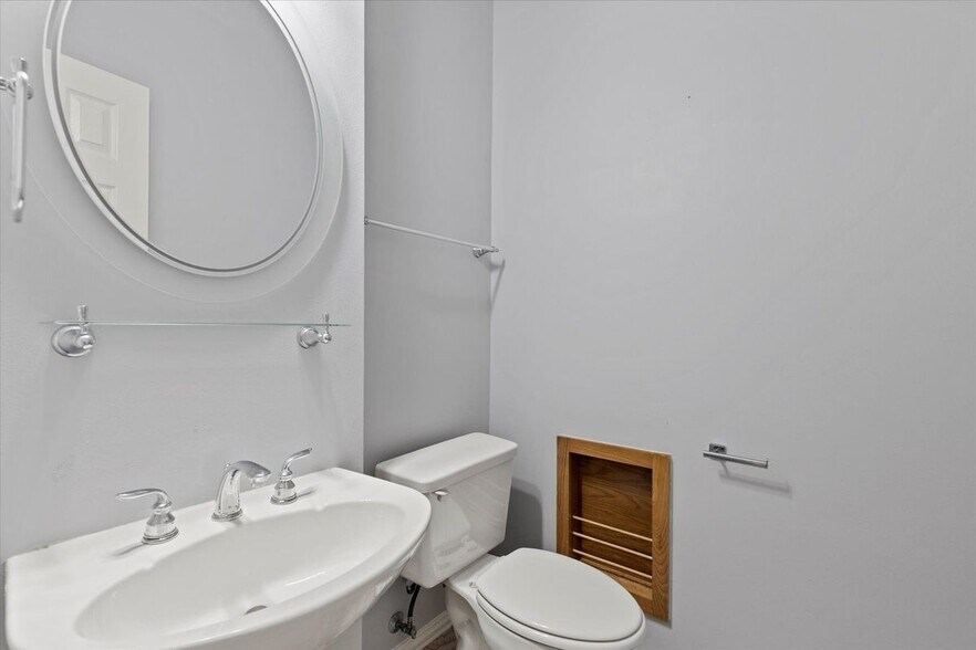 Building Photo - 892 Brentwood Dr