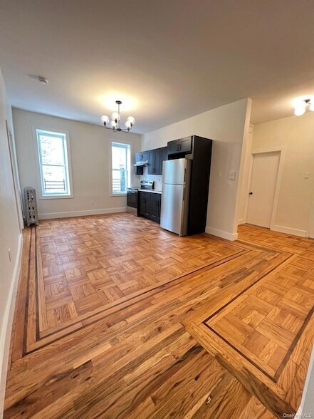 Building Photo - 486 E 95th St