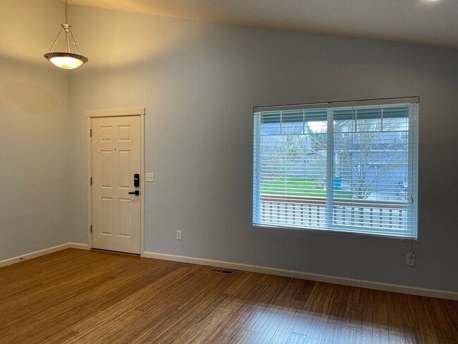 Building Photo - CHARMING Ranch-Style Home in Ridgefield, WA! 3 Bedrooms & 2 Baths! Walk-In Closet! Spacious Floor...